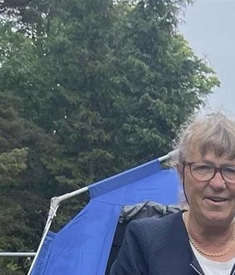 Dommer Anne-Berith Waskaas, Elise og Monty....og selvfølgelig cert sløyfa  ;-) 